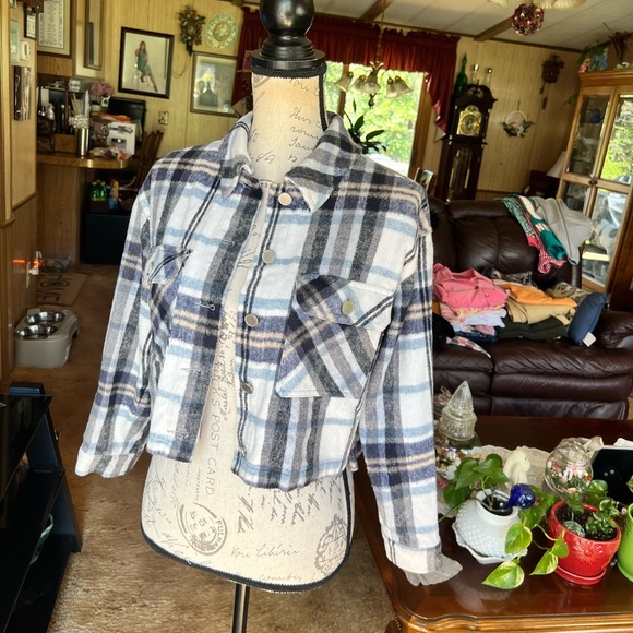 Woman’s Zara plaid cropped jacket - Picture 14 of 16